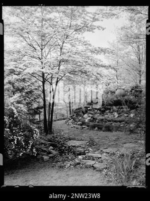 Mrs. Wilson L. Smith, house, Stevenson, Baltimore County, Maryland. Carnegie Survey of the Architecture of the South. United States, Maryland, Baltimore County, Stevenson,  Rock gardens,  Walkways. Stock Photo