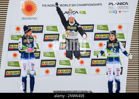 Planica, Slovenia. 28th Feb, 2023. Jessie Diggins leaps on the podium after winning 10-K freestyle world championship race at the 2023 FIS World Nordic Ski Championships in Planica, Slovenia. Left , Frida Karlsson, third place; center, Jessie Diggins (USA), first place; right, Ebba Andersson, second place, both Sweden. Credit: John Lazenby/Alamy Live News Stock Photo