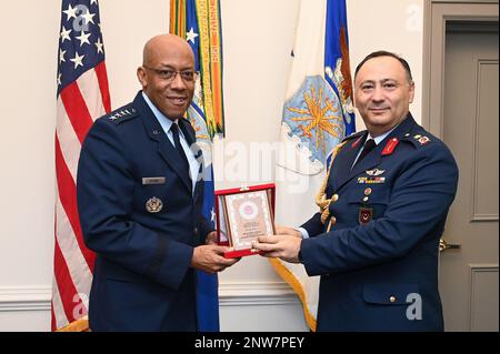 Chief of Staff of the Air Force Gen. CQ Brown, Jr., receives a plaque from Turkish Defense Attache Brig. Gen. Hakan Canlie after an office call in the Pentagon, Arlington, Va., Jan 17, 2023. Stock Photo