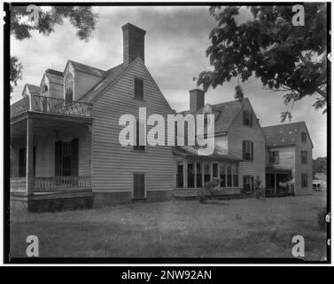 Mt. Custis, Accomack vic., Accomack County, Virginia. Carnegie Survey of the Architecture of the South. United States  Virginia  Accomack County  Accomack vic, Porches, Houses. Stock Photo