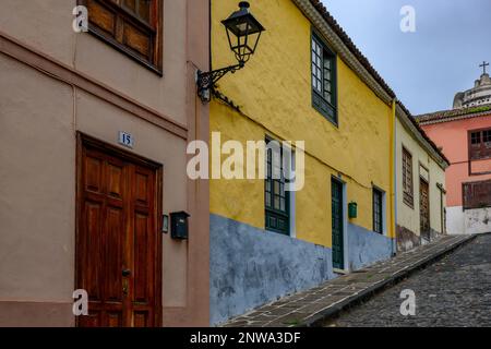 Traditional colourful houses line the steep Calle Dr Glex Garcia in Tenerife's La Orotava. Stock Photo