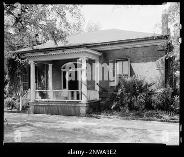 George Foster Peabody House, 2nd Ave. & 15th St. S.W. corner, Columbus, Muscogee County, Georgia. Carnegie Survey of the Architecture of the South. United States, Georgia, Muscogee County, Columbus,  Porches,  Houses,  Columns. Stock Photo