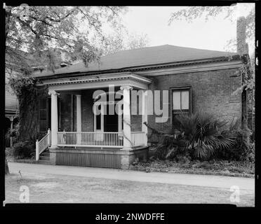 George Foster Peabody House, 2nd Ave. & 15th St. S.W. corner, Columbus, Muscogee County, Georgia. Carnegie Survey of the Architecture of the South. United States, Georgia, Muscogee County, Columbus,  Porches,  Columns,  Houses. Stock Photo