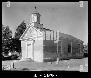 Grace Church, York-Hampton Parish, Yorktown, York County, Virginia. Carnegie Survey of the Architecture of the South. United States  Virginia  York County  Yorktown, Bell towers, Pediments, Doors & doorways, Tombs & sepulchral monuments, Churches. Stock Photo