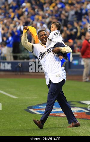 Nyjer Morgan throws out first pitch of NLDS