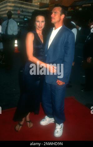 MULTIPLICITY [US 1996] ANDIE MACDOWELL, Director HAROLD RAMIS, MICHAEL