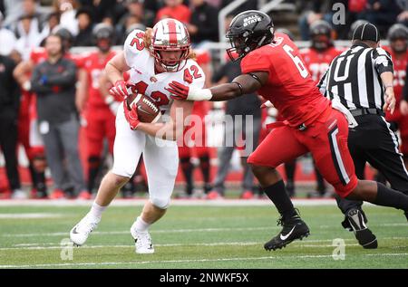 November 9, 2019: DeAngelo Malone #10 Hilltoppers defense lineman glances  to the sidelines for the defensive signal. Western Kentucky defeated  Arkansas 45-19 in Fayetteville, AR, Richey Miller/(Photo by Richey  Miller/CSM/Sipa USA Stock