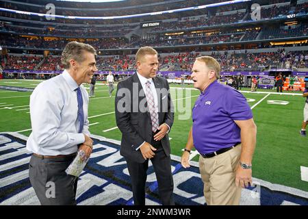 ESPN football announcers Chris Fowler (left) and Kirk Herbstreit (right ...