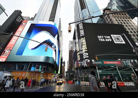 https://l450v.alamy.com/450v/2nwrd38/view-of-the-tsx-18000-square-foot-led-billboard-r-part-of-the-25-billion-46-story-entertainment-development-in-times-square-new-york-ny-february-28-2023-the-project-is-expected-to-have-dual-displays-with-51000-square-foot-digital-displays-and-house-an-hotel-and-entertainment-center-across-from-duffy-square-in-the-heart-of-times-square-photo-by-anthony-beharsipa-usa-2nwrd38.jpg