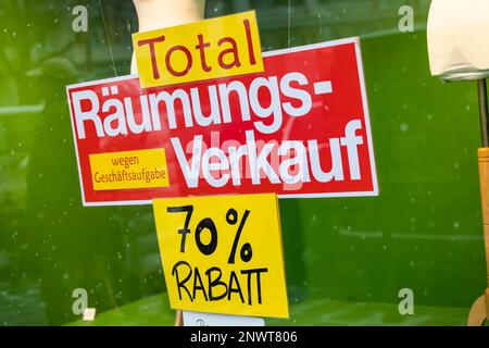 Clearance sale, business closure, symbol photo with empty shop window and mannequins, Esslingen am Neckar, Baden-Wuerttemberg, Germany Stock Photo