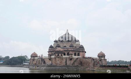 INDIA, BIHAR, SASARAM, January 2023, Tourist at Sher Shah Suri Tomb, Hindu Islamic Architecture Stock Photo