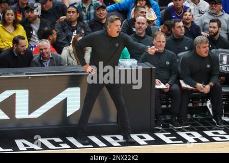 Los Angeles, United States. 28th Feb, 2023. Minnesota Timberwolves head coach Chris Finch directs against the Los Angeles Clippers during an NBA game. Timberwolves 108:101 Clippers (Photo by Ringo Chiu/SOPA Images/Sipa USA) Credit: Sipa USA/Alamy Live News Stock Photo