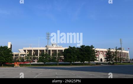 A general overall view of memorial statue of Arizona Cardinals linebacker Pat  Tillman at State Farm Stadium, Tuesday, Sept. 27, 2022, in Glendale, Ariz.  (Kirby Lee via AP Stock Photo - Alamy