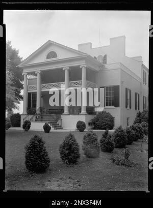 Oak Hill, Aldie vic., Loudoun County, Virginia. Carnegie Survey of the Architecture of the South. United States  Virginia  Loudoun County  Aldie vic, Porticoes , Porches, Balconies, Dwellings. Stock Photo