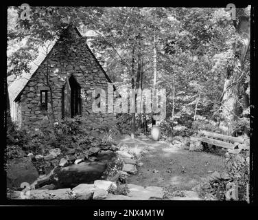 Mrs. Wilson L. Smith, house, Stevenson, Baltimore County, Maryland. Carnegie Survey of the Architecture of the South. United States, Maryland, Baltimore County, Stevenson,  Forests,  Gardens,  Stone buildings. Stock Photo