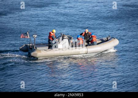 230127-N-IL330-1169 PACIFIC OCEAN (Jan. 27, 2023) – Sailors assigned to ...