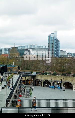 Vertical view of  Francis Crick Institute building cityscape from Coal Drops Yard in Kings Cross area of north London N1 UK England  KATHY DEWITT Stock Photo