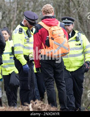 Brighton, East Sussex, UK. 1st March 2023. Following the arrest of Constance Marten and Mark Gordon who went missing in January along with Martens new born baby, officers form Sussex and London’s Metropolitan police were joined by search and rescue volunteers to continue the search of shrub land and allotments close to Stanmer Villas where the couple were detained. Detective Superintendent Lewis Basford of the Metropolitan police has now reported the body of a baby has been found in the search area.. credit: Alan Fraser/Alamy live News Stock Photo