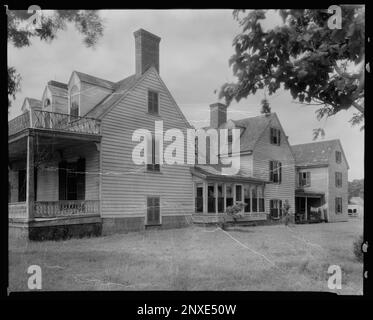 Mt. Custis, Accomack vic., Accomack County, Virginia. Carnegie Survey of the Architecture of the South. United States  Virginia  Accomack County  Accomack vic, Porches, Houses. Stock Photo