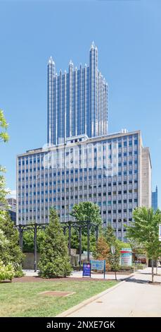 Pittsburgh Downtown: Gateway District landmark Bell Telephone building is now 201 Stanwix Street Place, mixed use apartments and school. Stock Photo