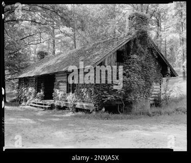 Green River Plantation, Polk County, North Carolina. Carnegie Survey of the Architecture of the South. United States, North Carolina, Polk County,  Cabins,  Vines. Stock Photo