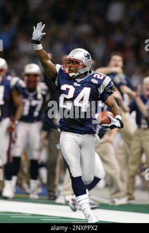 New England Patriots cornerback Otis Smith (45) takes down St