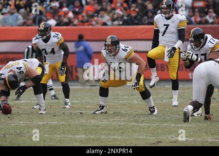 Pittsburgh Steelers running back Jerome Bettis (36) celebrates his first  quarter touchdown run against the Cleveland Browns on December 24, 2005 at  Cleveland Browns Stadium in Cleveland. (UPI Photo/Scott R. Galvin Stock