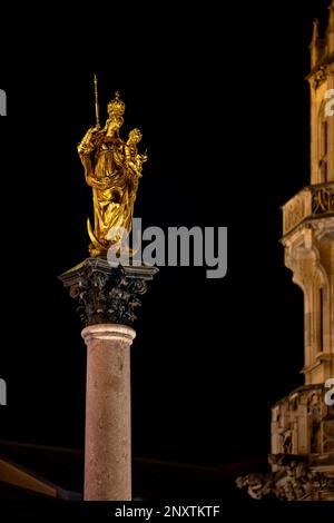 Mariensaeule, the golden holy Mary statue on a column erected in 1638 at Marienplatz in Munich Stock Photo