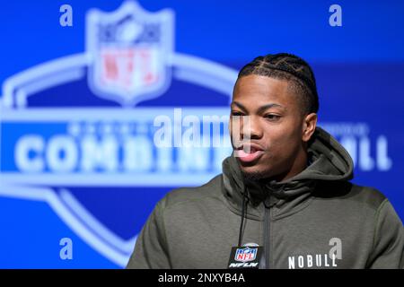 Washington State linebacker Daiyan Henley runs a drill at the NFL football  scouting combine in Indianapolis, Thursday, March 2, 2023. (AP Photo/Darron  Cummings Stock Photo - Alamy