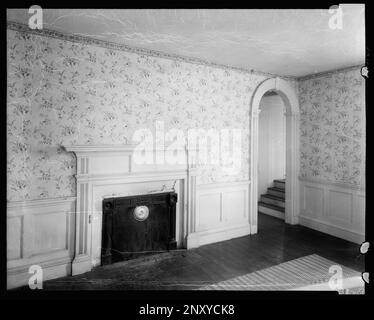 Mt. Custis, Accomack vic., Accomack County, Virginia. Carnegie Survey of the Architecture of the South. United States  Virginia  Accomack County  Accomack vic, Fireplaces, Woodwork, Interiors. Stock Photo