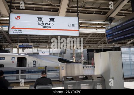 Tokyo, Japan. 28th Feb, 2023. The JR Central TÅkaidÅ Shinkansen platform at Tokyo Station, offering high speed intercity service to Nagoya, Osaka, Okayama and Hiroshima during the beginning of the evening rush hour. The line operates the N700 series technology trainset. Tokyo Station (æ±äº¬é§…) is a historic transportation hub in Japan, serving as a terminal for shinkansen and local trains. It's also a shopping and dining destination, with restaurants, boutiques and a hotel in its renovated brick main building.Shinkansen (æ-°å¹¹ç·š) is Japan's high-speed bullet train network connecti Stock Photo