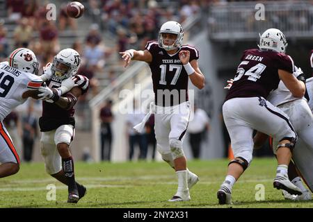 Texas A&M quarterback Nick Starkel (17) warms up before an NCAA college  football game Saturday, Nov. 10, 2018, in College Station, Texas. (AP  Photo/David J. Phillip Stock Photo - Alamy