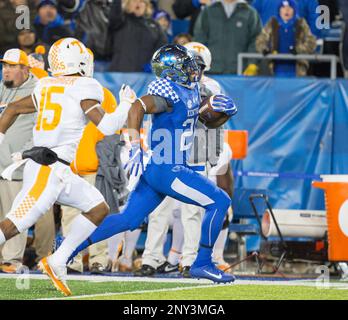 October 28, 2017: Kentucky's Benny Snell Jr. #26 jumps into the