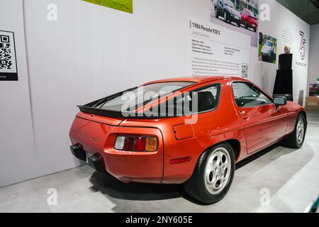 Orange 1984 porsche 928 s Stock Photo