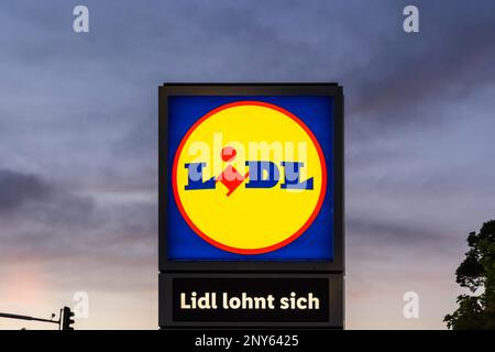 Lidl discount store, exterior view with logo, Besigheim, Baden-Wuerttemberg, Germany Stock Photo