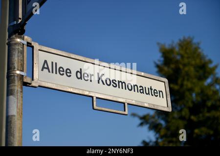 Street sign, Allee der Kosmonauten, Marzahn, Berlin, Germany Stock ...