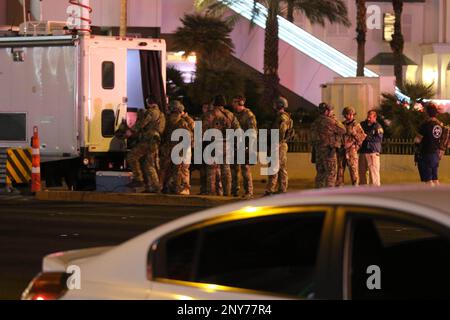 Photo By: GOTPAP/STAR MAX/IPx201710/1/17Atmosphere In The Immediate ...