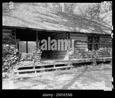 Green River Plantation, Polk County, North Carolina. Carnegie Survey of the Architecture of the South. United States, North Carolina, Polk County,  Porches,  Cabins. Stock Photo