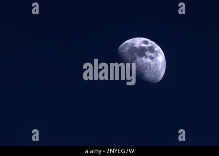Mond im Frühling, Zunehmender Mond Stock Photo