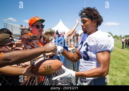 July 29, 2017: Bourbonnais, Illinois, U.S. - Chicago Bears #65 Cody  Whitehair signs autographs during training camp on the campus of Olivet  Nazarene University, Bourbonnais, IL Stock Photo - Alamy