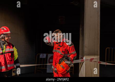 Cangas, pontevedra, Spain. mar, 02th, 2023.  Emergency service men share impressions after the emergency. Credit: Xan Gasalla / 17�Թ����� Live News Stock Photo