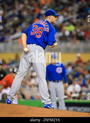 MLB's rules crackdown reaches Willson Contreras' Venezuelan-flag sleeve 