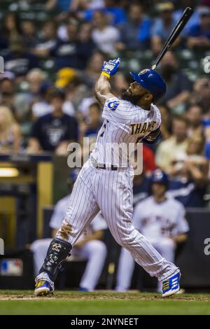 Thames hits walk-off home run, Brewers win 6-5