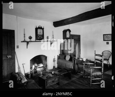 Chimney House, 113 Walnut St., Winston Salem, Forsyth County, North Carolina. Carnegie Survey of the Architecture of the South. United States, North Carolina, Forsyth County, Winston Salem,  Fireplaces,  Furnishings,  Interiors. Stock Photo