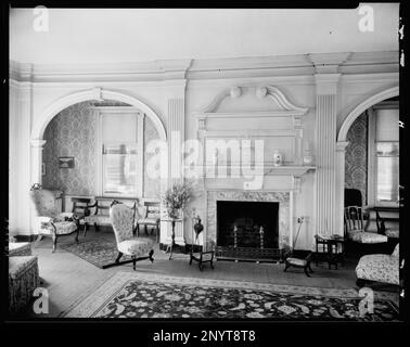 Federal Hill, Fredericksburg, Virginia. Carnegie Survey of the Architecture of the South. United States  Virginia  Fredericksburg, Alcoves, Fireplaces, Mantels, Moldings, Drawing rooms. Stock Photo