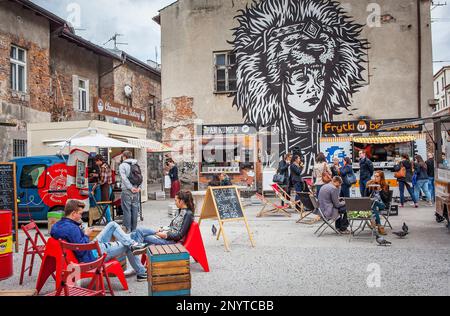 Skwer Judah, Every day, meeting of food trucks, in front of Judah artwork by Pil peled, Swietego Wawrzynca 16, Kazimierz district, Krakow, Poland. Stock Photo