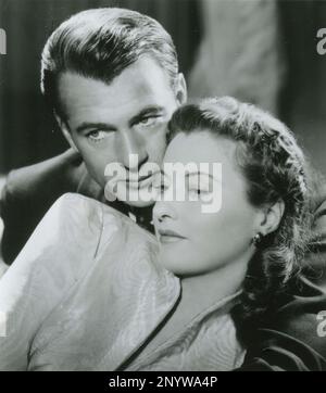 American actor Gary Cooper and actress Barbara Stanwyck in the movie Ball of Fire, USA 1941 Stock Photo