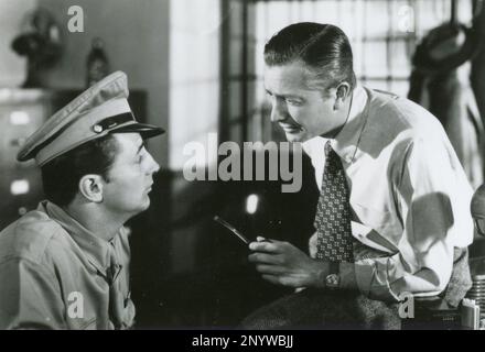 American actors Robert Mitchum and Robert Young in the movie Crossfire, USA 1947 Stock Photo