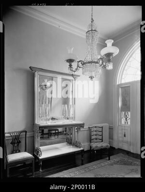 Oak Hill, Aldie vic., Loudoun County, Virginia. Carnegie Survey of the Architecture of the South. United States  Virginia  Loudoun County  Aldie vic, Chandeliers, Mirrors, Sidelights, Interiors. Stock Photo