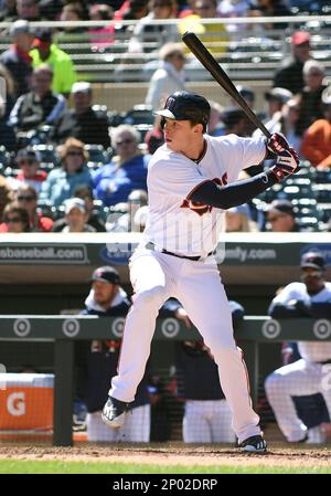 Twins right fielder Max Kepler heats up at the plate – Twin Cities